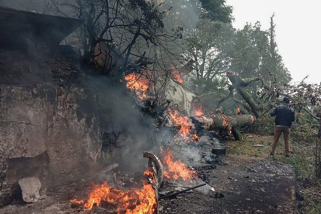 Helikopter je strmoglavil na jugu Indije. FOTO:&nbsp;Surya Narayanan/AFP
