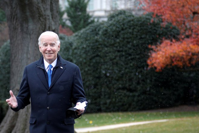 Joe Biden bo danes in jutri&nbsp;gostil vritualni&nbsp;vrh za demokracijo, na katerem bo na njegovo povabilo sodelovalo več kot sto držav. FOTO:&nbsp;Tom Brenner/Reuters
