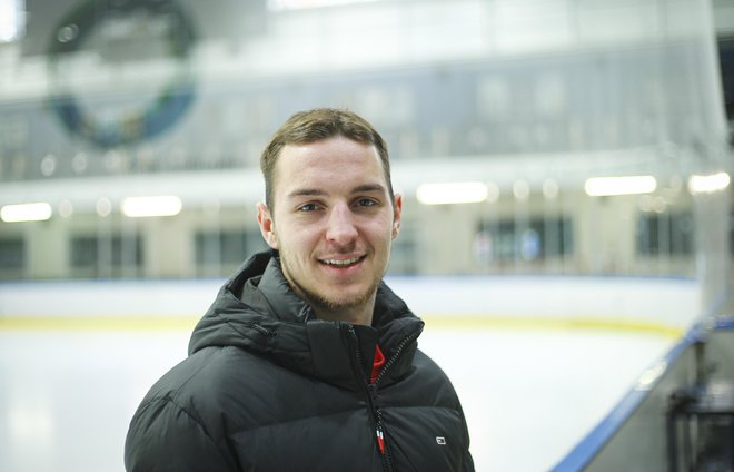 Razširjeno avstrijsko prvenstvo je Aljoša Crnovič spoznal na tribunah Podmežakle, ki jih je obiskoval skupaj z očetom, nekdanjim slovenskim reprezentantom Enesom. FOTO: Jože Suhadolnik/Delo
