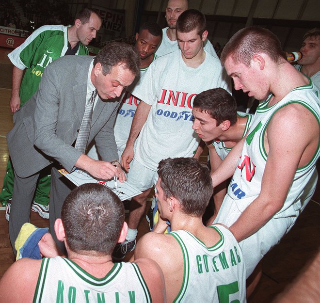 Nekdanji Olimpijin trener Zmago Sagadin je prepoznal eno od šibkih točk zdajšnjih zeleno-belo-oranžnih Ljubljančanov, ki jih vodi tudi njegov učenec Jurica Golemac (spodaj). FOTO: Dejan Javornik/Delo
