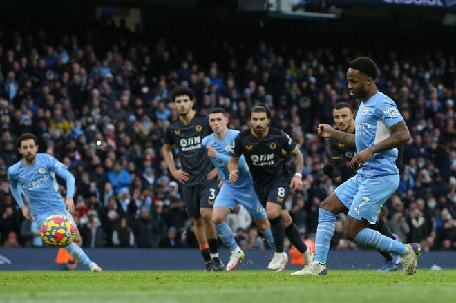 Rahem Sterling je zadel z bele točke. FOTO: Nigel Roddis/AFP
