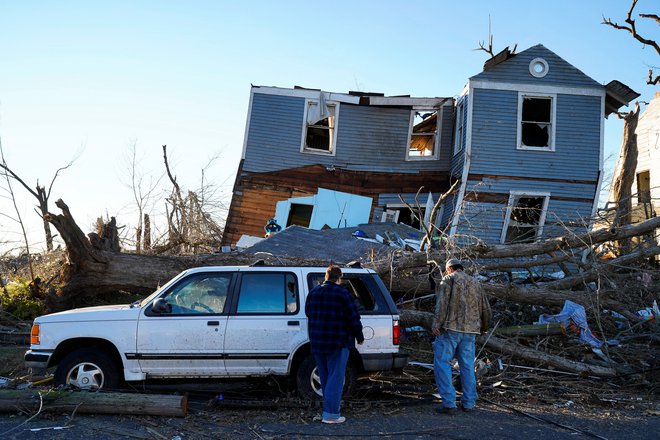 Kentucky so prizadeli štirje tornadi, od tega eden, ki je prizadel 322 kilometrov dolgo območje. FOTO: Cheney Orr/Reuters
