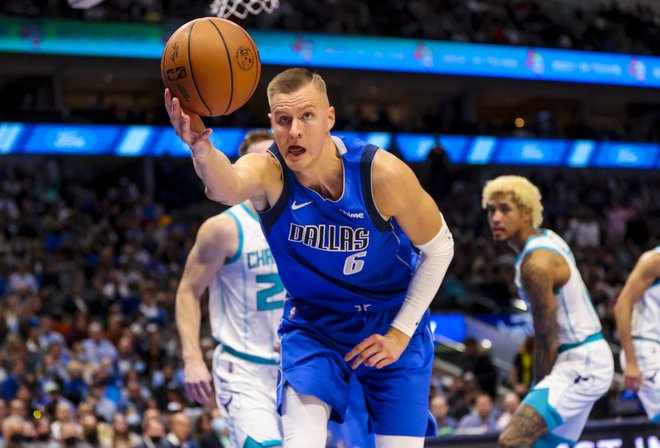 Latvijec Kristaps Porzingis je bil prvi mož Dallasa proti moštvu Charlotte v odsotnosti slovenskega zvezdnika Luke Dončića. FOTO: Kevin Jairaj/Usa Today Sports
