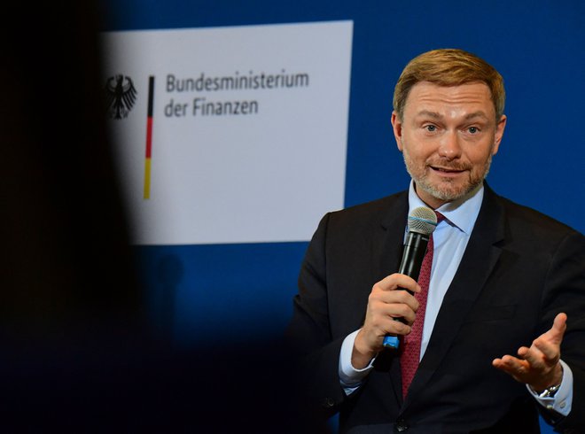 Minister za finance Christian Lindner je v predvolilni kampanji obljubljal, da Nemčija ne bo najemala novih kreditov.

FOTO: Tobias Schwarz/AFP
