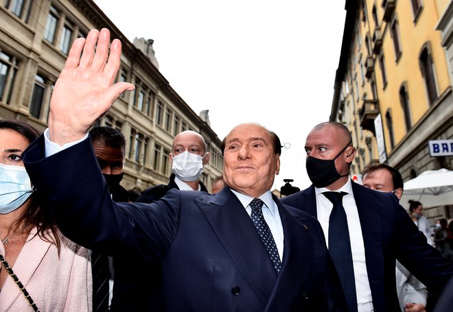 Silvio Berlusconi je bolehen, še vedno se mu lahko zgodijo tudi sodni procesi zaradi starih grehov. Pa vendar lahko tudi zmaga. FOTO:&nbsp;Flavio Lo Scalzo/Reuters
