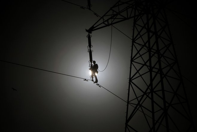 Mogoča je zelo hitra menjava dobavitelja električne energije. FOTO: Athar Hussain/Reuters
