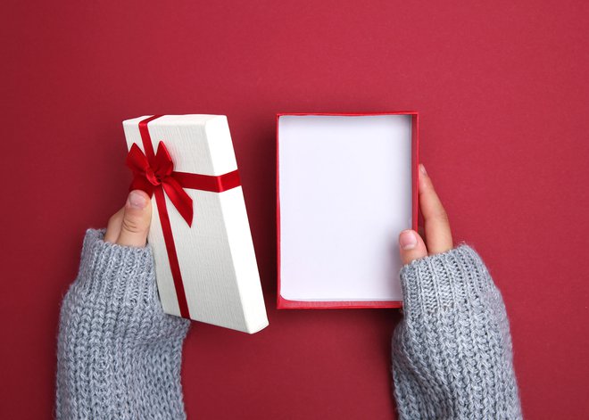 Čas obdarovanja je vse bliže, kdor še ni pisal dedku Mrazu, naj se podviza. FOTO: Shutterstock
