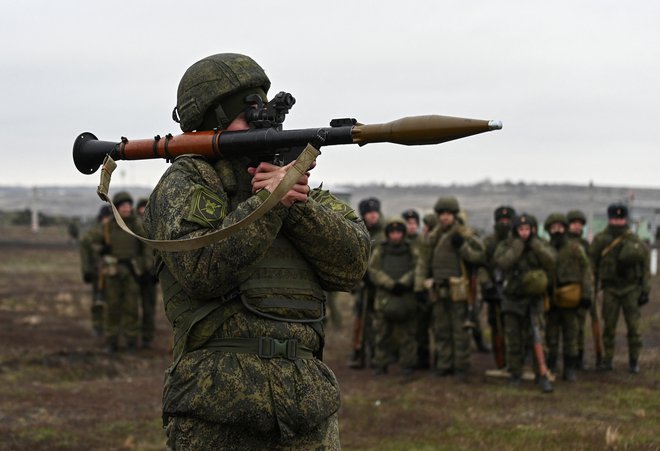 Ruske vojaške vaje na območju Rostova. FOTO: Sergey Pivovarov/Reuters
