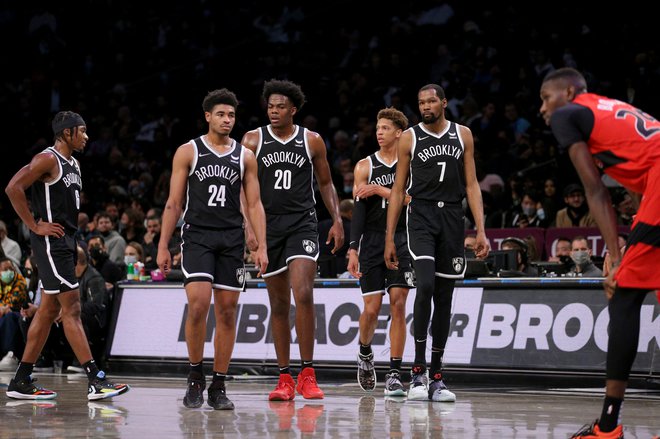 Kevin Durant (št. 7) in soigralci so kljub precejšnjemu kadrovskemu osipu v svoji dvorani&nbsp;premagali Toronto Raptors. FOTO: Brad Penner/USA&nbsp;Today Sports
