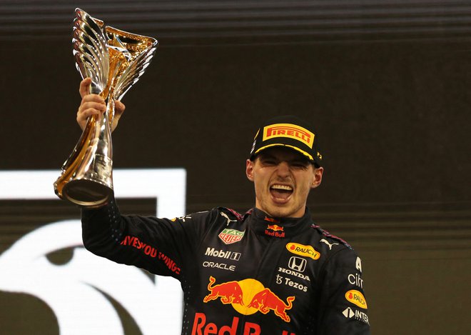 Ko sta bila skupaj na stezi, je bil Verstappen v minuli sezoni za devet sekund hitrejši od Hamiltona, so po 5487 prevoženih skupnih kilometrih izračunali pri Red Bullu. FOTO: Kamran Jebreili/Reuters
