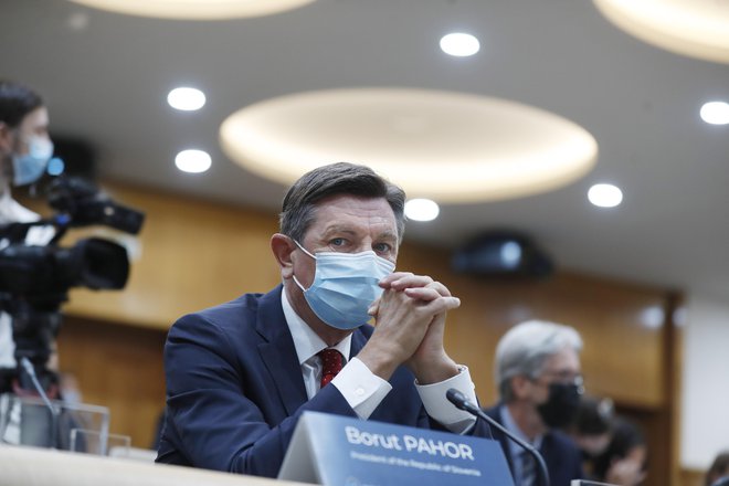 Borut Pahor je prepričan, da bomo zdravstveno krizo premagali le kot skupnost. FOTO: Leon Vidic/Delo
