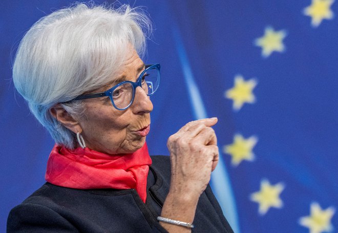 Predsednica ECB Christine Lagarde pravi, da prihodnje leto še ne računa na višanje obrestnih mer. Foto: Thomas Lohnes/Pool via Reuters 
