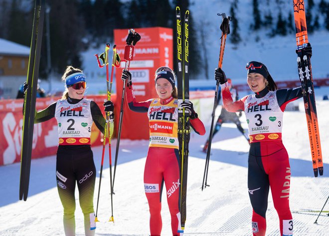 Ema Volavšek (levo) je morala priznati premoč le Norvežanki Gydi Westvold Hansen (na sredini), tretje mesto je osvojila Japonka Juna Kasai. FOTO: Georg Hochmuth/AFP
