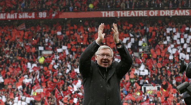 Alex Ferguson 12. maja 2013 na Old Traffordu, tik pred koncem svoje zadnje trenerske sezone. FOTO: Phil Noble/Reuters
