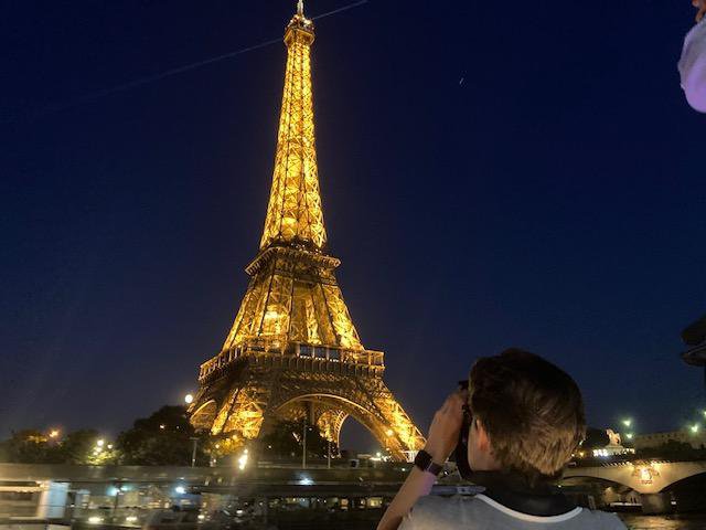 Pariz ob slovesu od leta 2021 brez ognjemeta. FOTO: Mimi Podkrižnik/Delo
