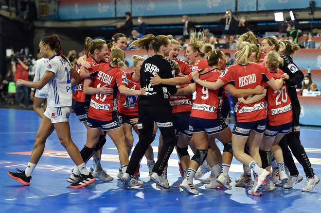 Norvežanke so se takole veselile naslova svetovnih prvakinj v Španiji. FOTO: Pau Barrena/AFP
