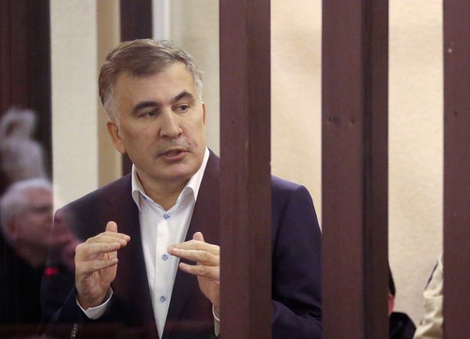 Čeprav ima resne zdravstvene težave, Mihail Saakašvili noče zapustiti domovine, kamor se je vrnil z načrti, da bo ponovno stopil na čelu ljudskega upora.

FOTO: Irakli Gedenidze/Reuters
