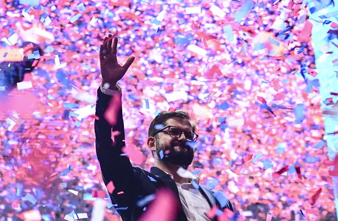 Gabriel Boric bo marca nasledil odhajajočega predsednika Sebastiána Piñero. FOTO: Martin Bernetti/Afp
