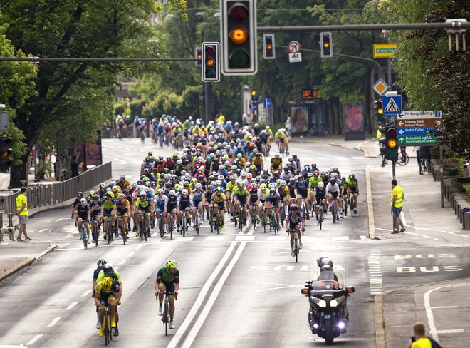 Na maratonu Franja so se kolesarji peljali skozi center Ljubljane, 13. junija 2021. FOTO: Matej Družnik/Delo
