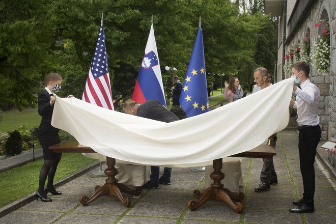 Vedno, ko je na oblasti vlada Janeza Janše, Združene države v Sloveniji uresničujejo svoje strateške interese. Foto: Jure Eržen/Delo
