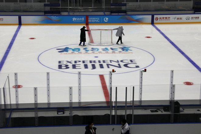 Na kitajskem ledu verjetno ne bo najboljših hokejistov. FOTO: Tingshu Wang/Reuters
