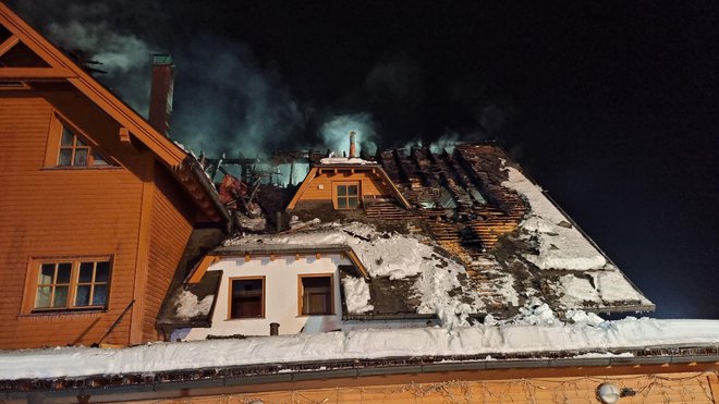 Požar je uničil mansardni del objekta. FOTO:&nbsp;Aleš Andlovič
