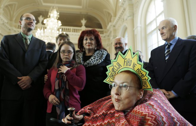 Eleni Pečarič gre na smeh že zdaj, ko bo oddala prijavo. Zaveda se, da na Fihu ni zaželena. FOTO: Jože Suhadolnik/Delo
