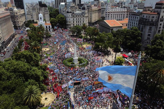 V Argentini je življenje zelo težko in zapleteno. Država je sicer čudovita, narava je zelo raznovrstna, toda eno je biti turist in drugo živeti v Argentini. FOTO: Juan Mabromata/AFP
