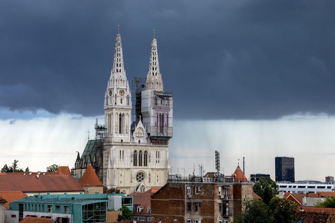 V zagrebški stolnici nazadnje ni bilo maše leta 1880, ko je Zagreb prizadel rušilni potres. Takrat so večino stavb obnovili že v poldrugem mesecu, razen nekaterih cerkva in drugih verskih objektov. FOTO:&nbsp;Tomislav Krišto/Cropix
