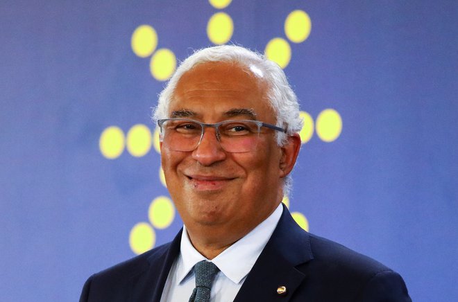 Portugalski premier António Costa je pred predčasnimi volitvami samozavestno obljubil okrepljeno in stabilno socialistično večino v parlamentu. FOTO: Violeta Santos Moura/Reuters
