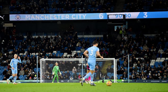 Gledalci na tekmi med Manchester Cityjem in Leicestrom so videli kar devet golov. FOTO: Peter Powell/Reuters
