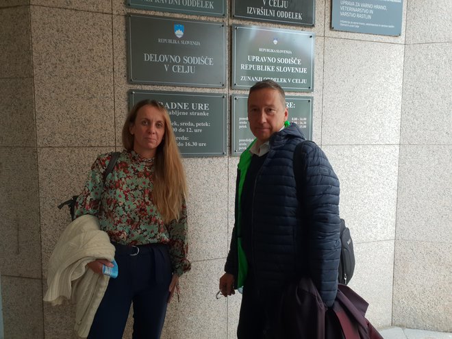 Vesna Lavrič in njen odvetnik Igor Inkret sta na delovnem sodišču dokazala, da Lavričeva ni storila ničesar narobe. V celjski bolnišnici se bodo o pritožbi še odločili. FOTO: Špela Kuralt/Delo
