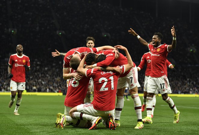 Rezervist Edinson Cavani je vrnil v igro Manchester United, toda gostje niso zmogli zabiti več kot gola in osvojili so le točko. FOTO: Tony Obrien/Reuters

