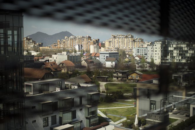 Cene stanovanj so rekordne in dosegajo tudi eno večjih realnih rasti v zgodovini Slovenije, največjo po letu 2007. FOTO: Jure Eržen/Delo
