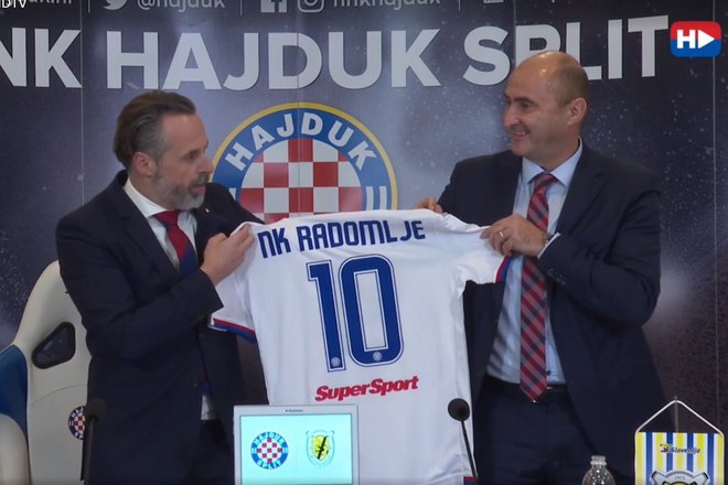 Po sklenitivi pogodbe o sodelovanju med moštvoma Hajduk in Radomlje je predsednik slovenskega prvoligaša Matjaž Marinšek (desno) že povlekel prve kadrovske poteze. FOTO: Facebook NK Radomlje
