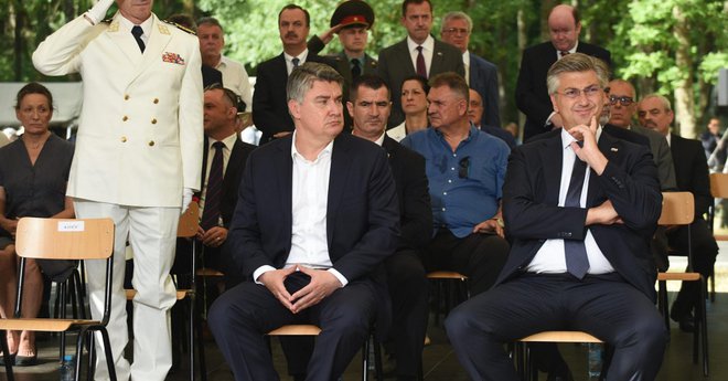 Hrvaški predsednik Zoran Milanović in premier Andrej Plenković sta večino leta preživela vsak na svojem bregu. FOTO: Robert Fajt/Cropix
