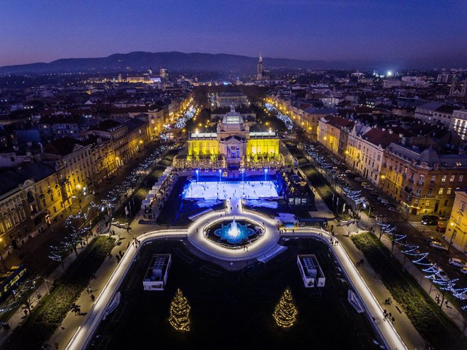 Zagreb je več let zapored osvajal naziv najlepše adventne destinacije, letos pa je okrasitev ulic in trgov malo skromnejša. FOTO: Zvonimir Barišin/Cropix
