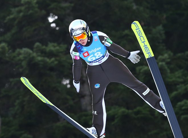 Urša Bogataj je bila na današnji tekmi na Ljubnem ob Savinji druga, pred tem pa&nbsp;nepremagljiva v kvalifikacijah. FOTO: Jože Suhadolnik/Delo
