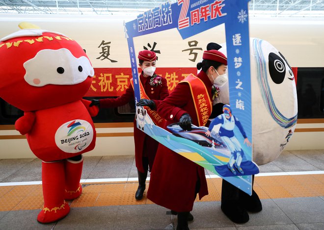 Vesoljček Bing, maskota prihajajočih zimskih olimpijskih iger, predstavlja kitajsko moč. FOTO:&nbsp;Reuters
