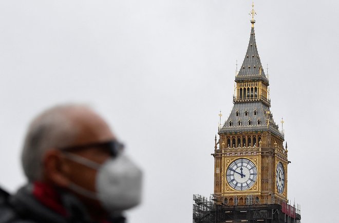 Če se bodo uresničile napovedi, bo brexit na dolgi rok Združeno kraljestvo stal dvakrat več kakor pandemija. Foto: Toby Melville/Reuters
