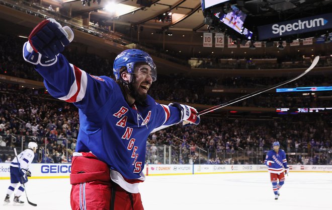 Mika Zibanejad (na fotografiji) je že do druge polovice druge tretjine dosegel tri gole v Madison Square Gardnu. FOTO:&nbsp;Bruce Bennett/AFP
