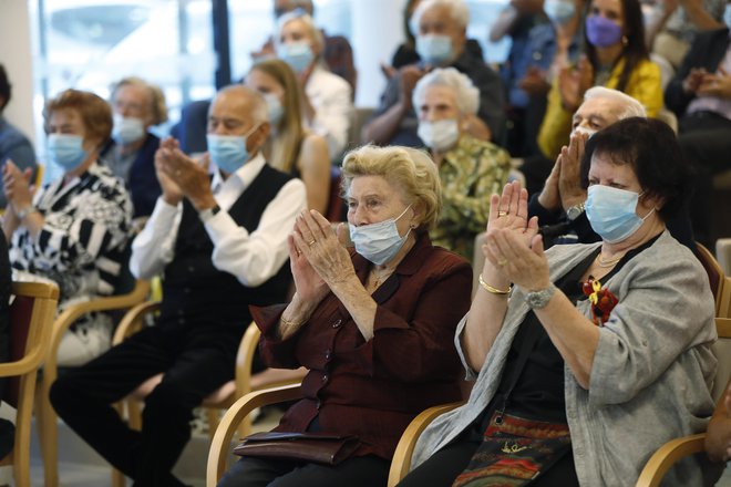 Upokojenci bodo prejeli solidarnostni dodatek. FOTO:&nbsp;Leon Vidic/Delo
