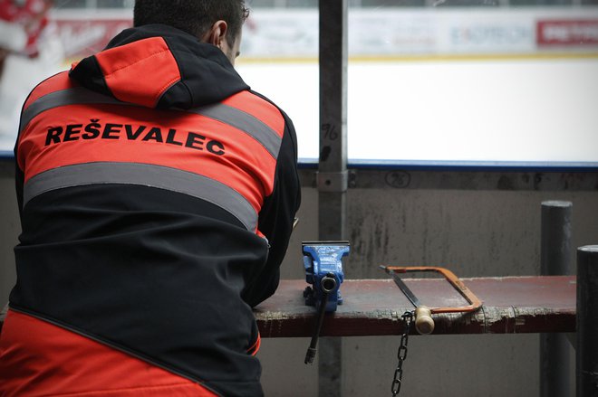 Nezadovoljni so zaposleni v zdravstvu. FOTO: Leon Vidic/Delo
