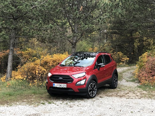 Ford ecosport je eden starejših SUV predstavnikov. Nekoč je lahko imel štirikolesni pogon, danes ne več. Je pa lahko zdaj bolj robustno opravljen.FOTO: Gašper Boncelj
