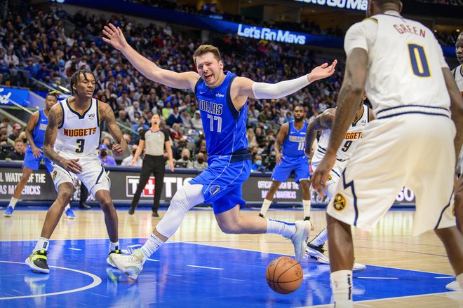 Ob vrnitvi Luke Dončića v moštvo Dallasa so Teksašani zmagali obe letošnji tekmi in v obeh je bil 22-letni Ljubljančan najboljši mož. FOTO: Jerome Miron/Usa Today Sports
