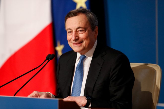 Veljalo je, da bo Draghi, če se tako odloči, samodejni zmagovalec, a premier doslej še ni rekel, da hoče, pa tudi ne, da noče biti predsednik. FOTO: Remo Casilli/Reuters
