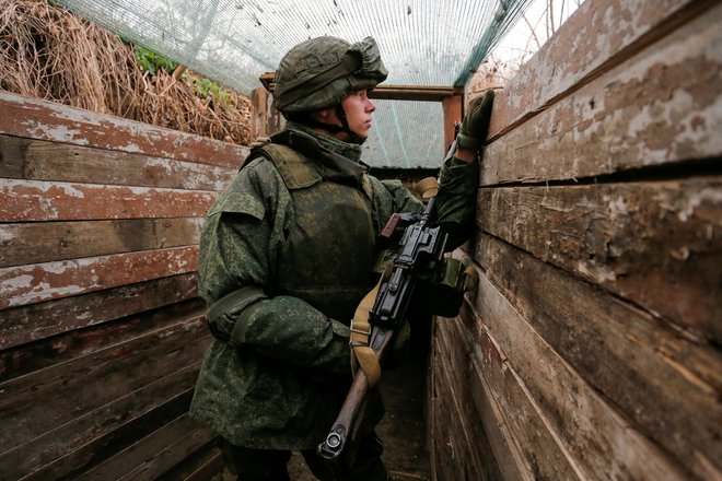 Kmalu bo osem let, kar na jugovzhodu Ukrajine vihra vojna, ki je terjala okoli 14.000 življenj.&nbsp;FOTO: Aleksander Jermočenko/Reuters
