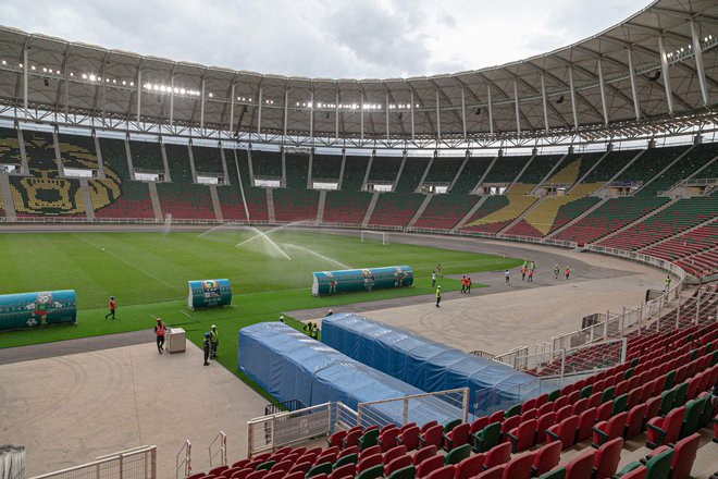 Stadion&nbsp;Olembe v kamerunskem&nbsp;Yaoundeju. FOTO: Daniel Beloumou Olomo/AFP
