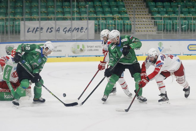 Hokejisti Olimpije še morajo odigrati prvo tekmo v letu 2022. FOTO: Leon Vidic
