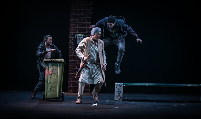 V koprski gledališki enodejanki bodo nastopili Blaž Popovski (Murph), Mak Tepšić (Joey) in Igor Štamulak (Gupta). FOTO: Jaka Varmuž/Gledališče Koper
